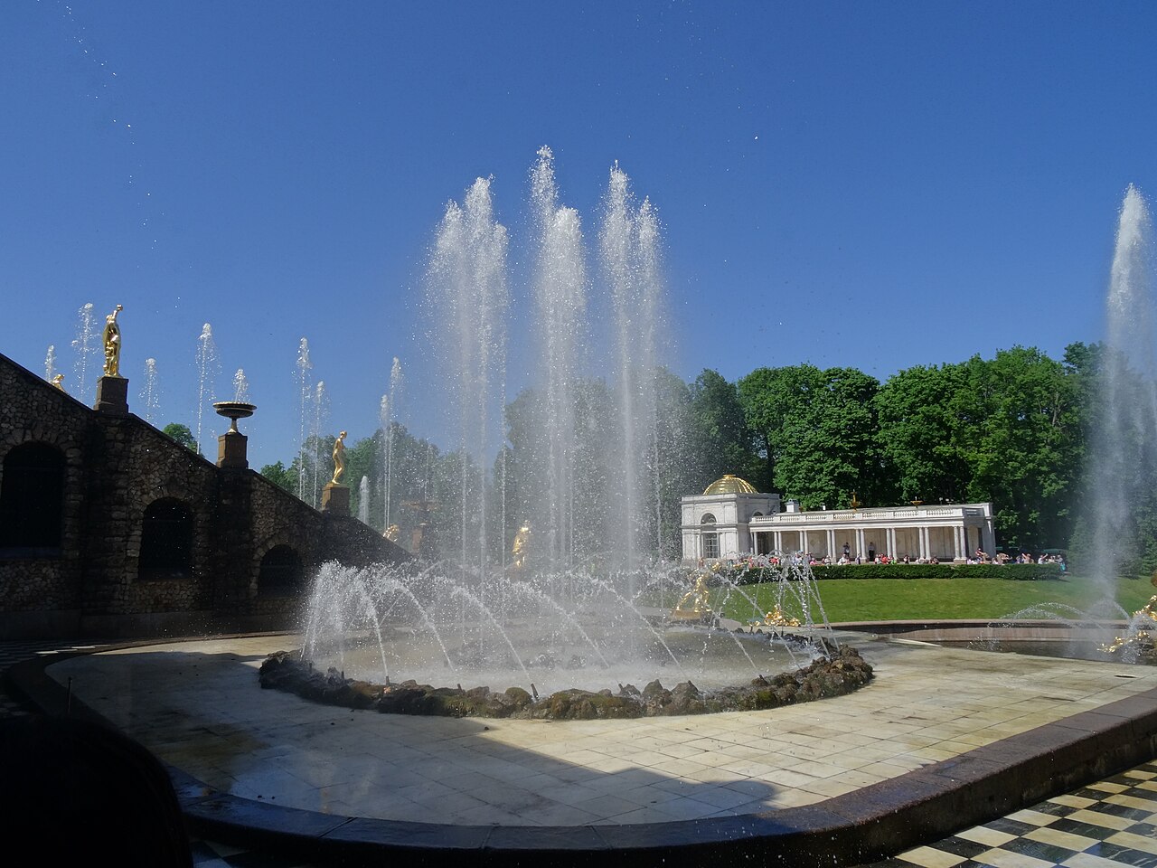 Фонтан Корзина в Петергофе