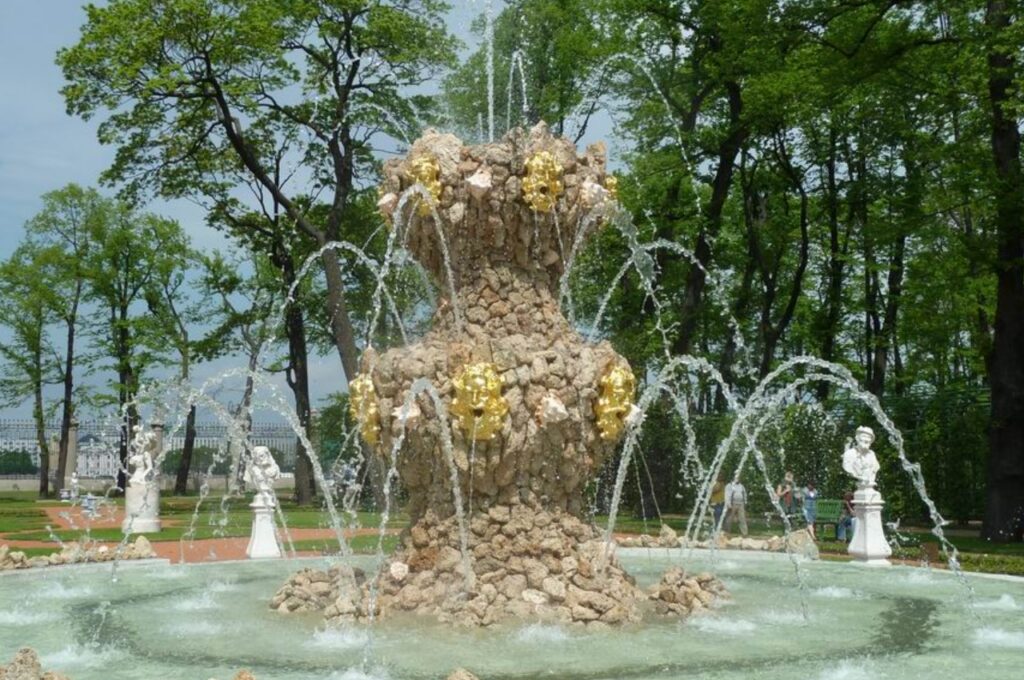 Коронный фонтан в Летнем саду